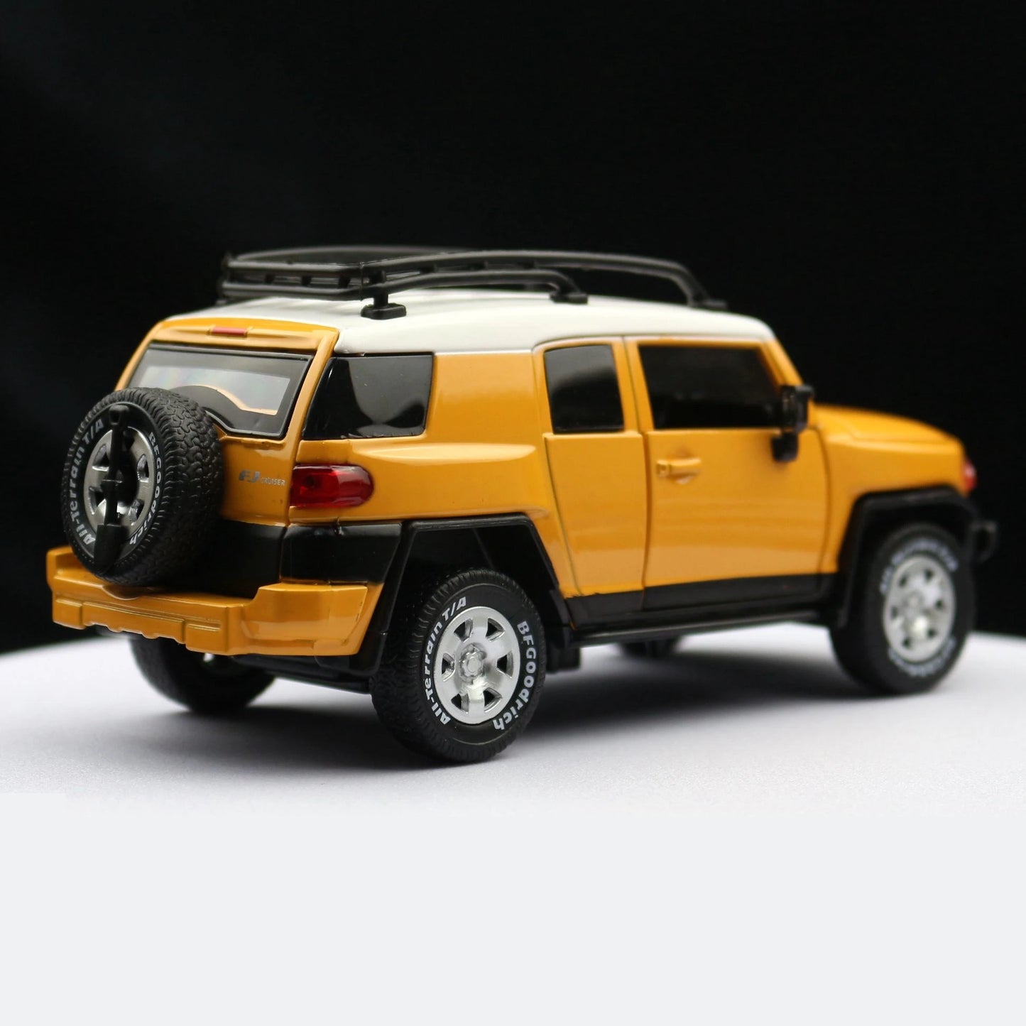 TOYOTA FJ Cruiser 1:32 Scale Model Car Alloy Diecast Toy Vehicle Gift Collection